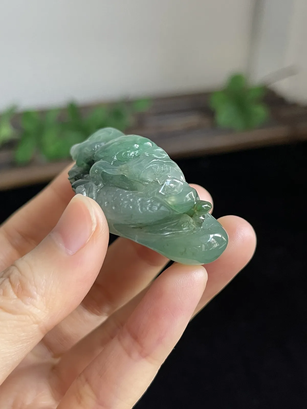 翡翠冰糯种飘绿吊坠