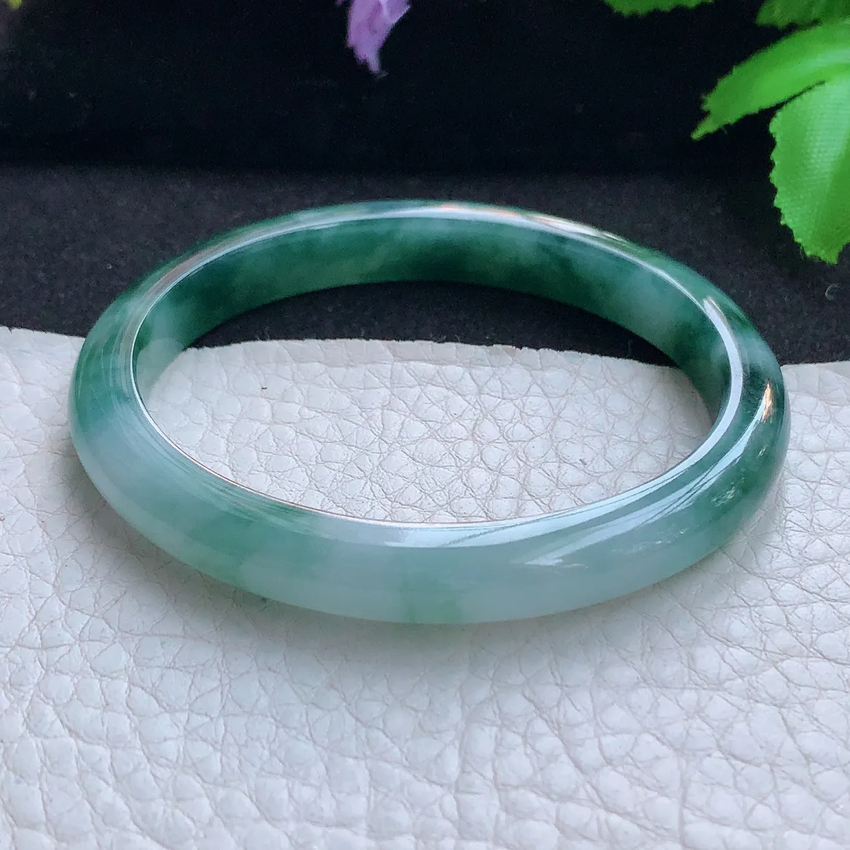 js小圈口53*44.5*7.8*6.8贵妃镯 天然缅甸翡翠玉手镯冰飘花秀气蛋形玉手环