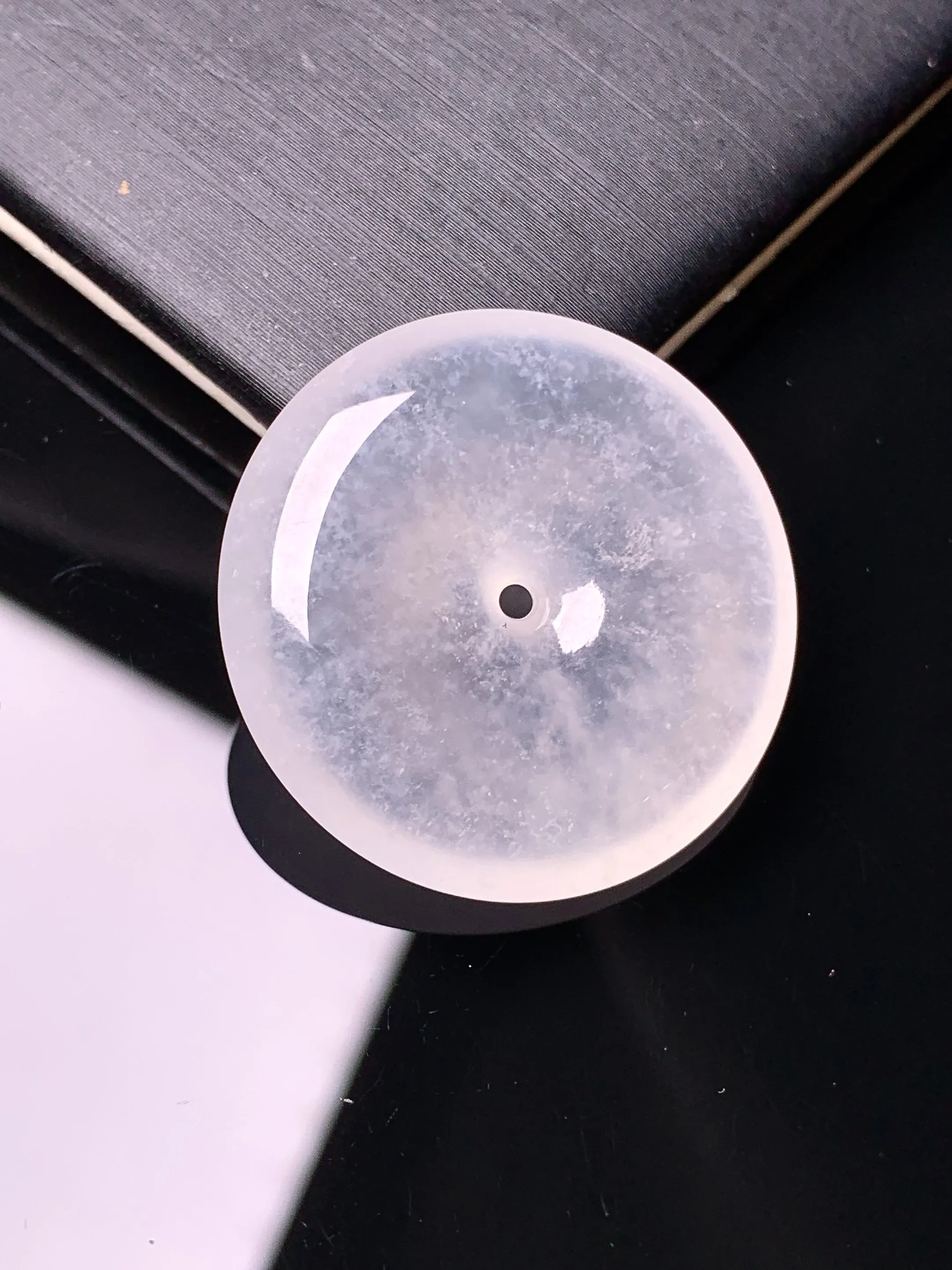 冰种平安扣吊坠 玉质细腻 色泽艳丽清新 整体尺寸26.7*5.7