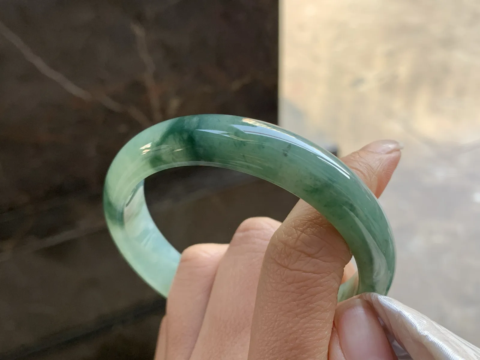 58.5-12.6-7.7

蓝花手镯^_^飘花浓郁