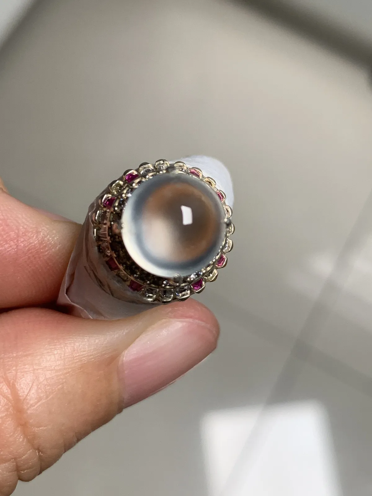 高冰玻璃种正圆馒头戒面
无纹裂，老坑种强荧光，钢性十足饱满圆润品相