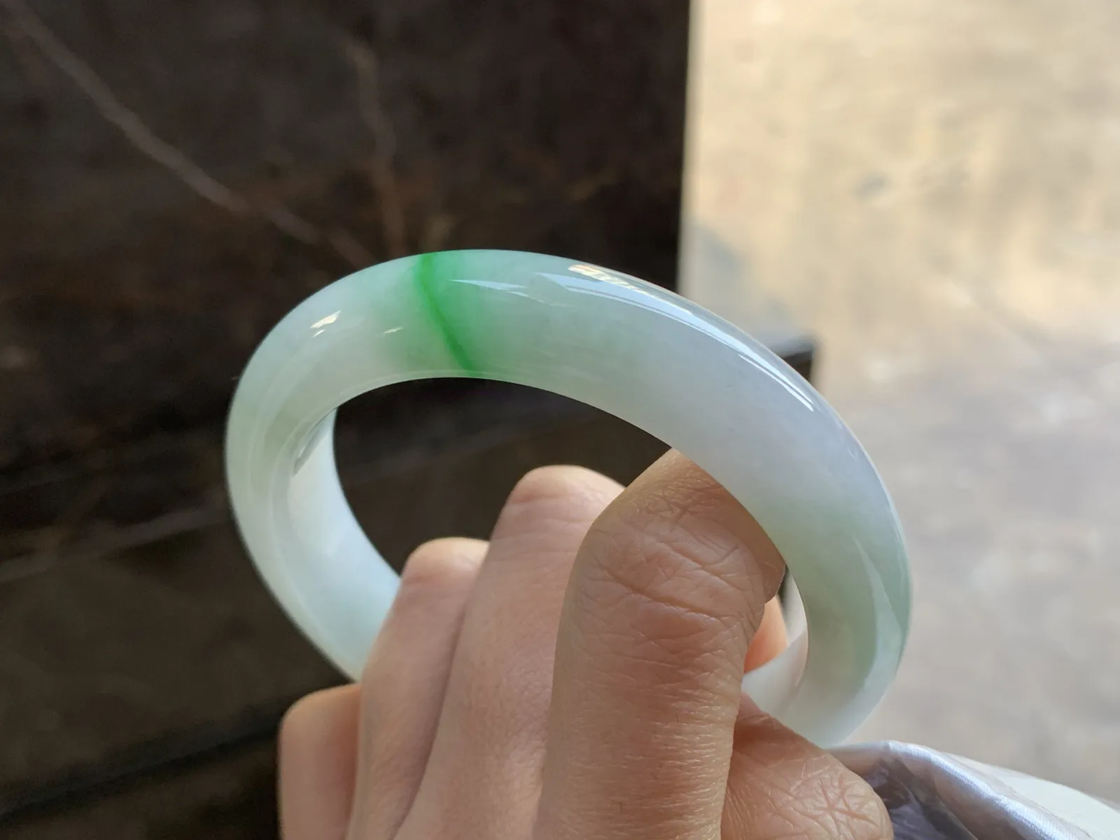 57-13-8

飘绿手镯^_^细腻