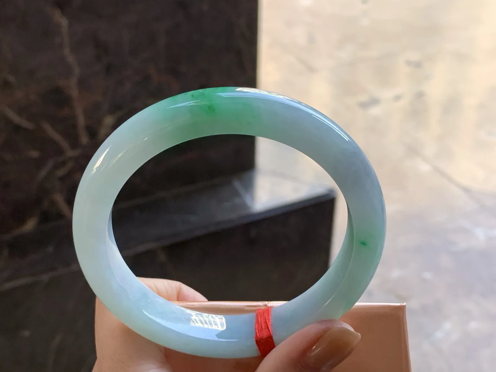 62-12-9.5

带色大圈手镯^_^
干净清爽