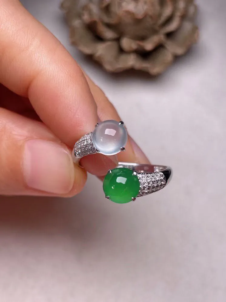冰+绿蛋面戒指、真金真钻镶嵌，种水好，玉质细腻 .裸石尺寸 6.2*4.5