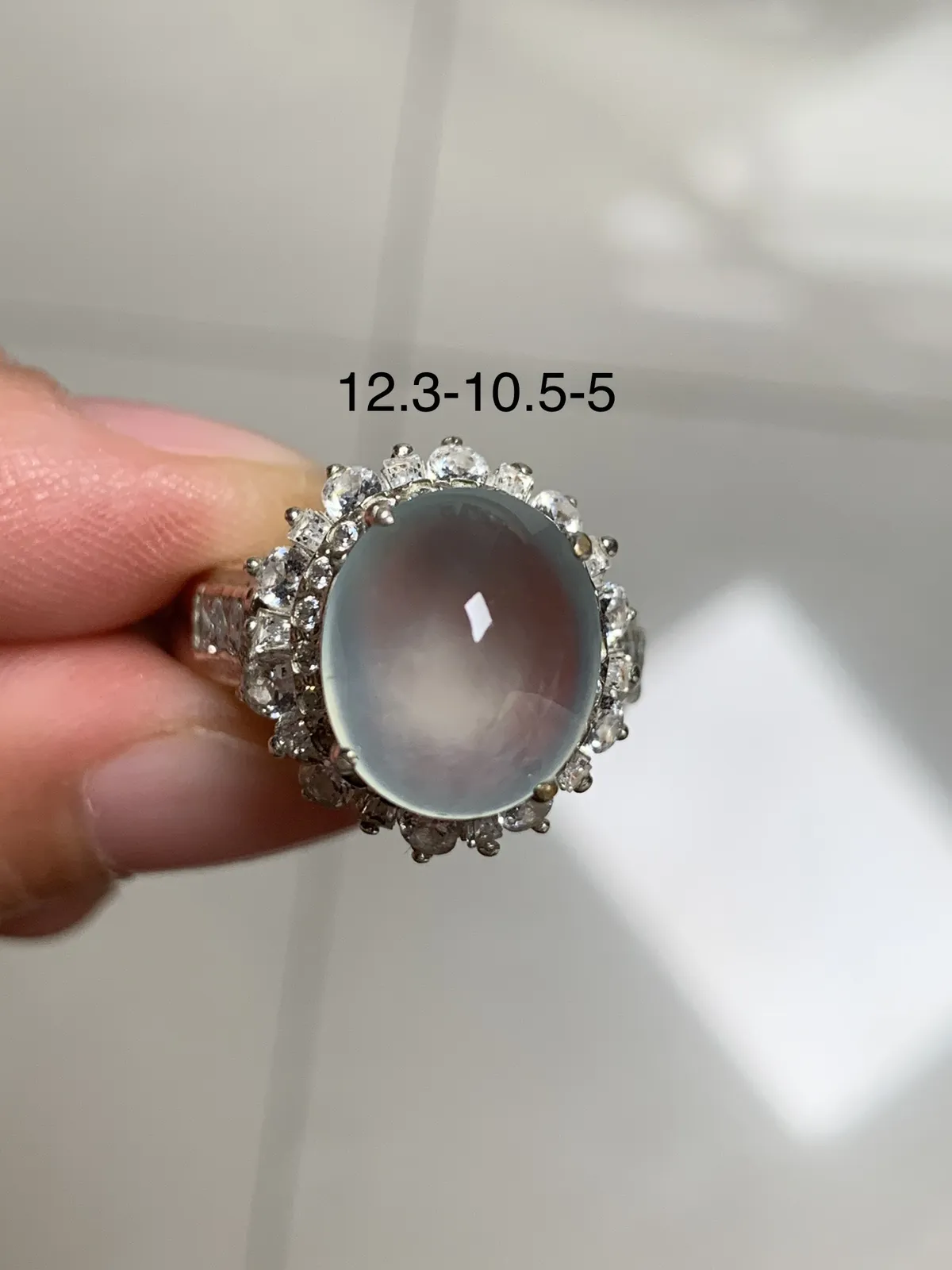 高冰戒面
无纹裂，老坑种钢性十足纯净饱满