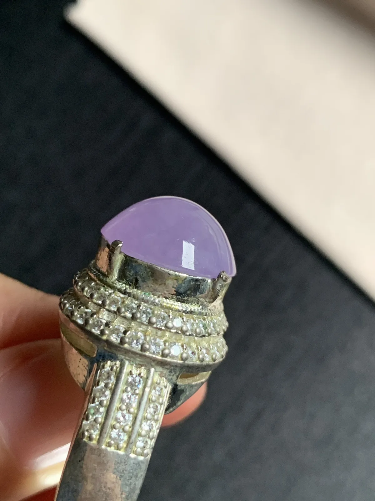 冰种紫罗兰馒头戒面，樱花紫粉紫
无裂，种好色美品相好，颜色鲜艳甜美，冰透水灵饱满圆润