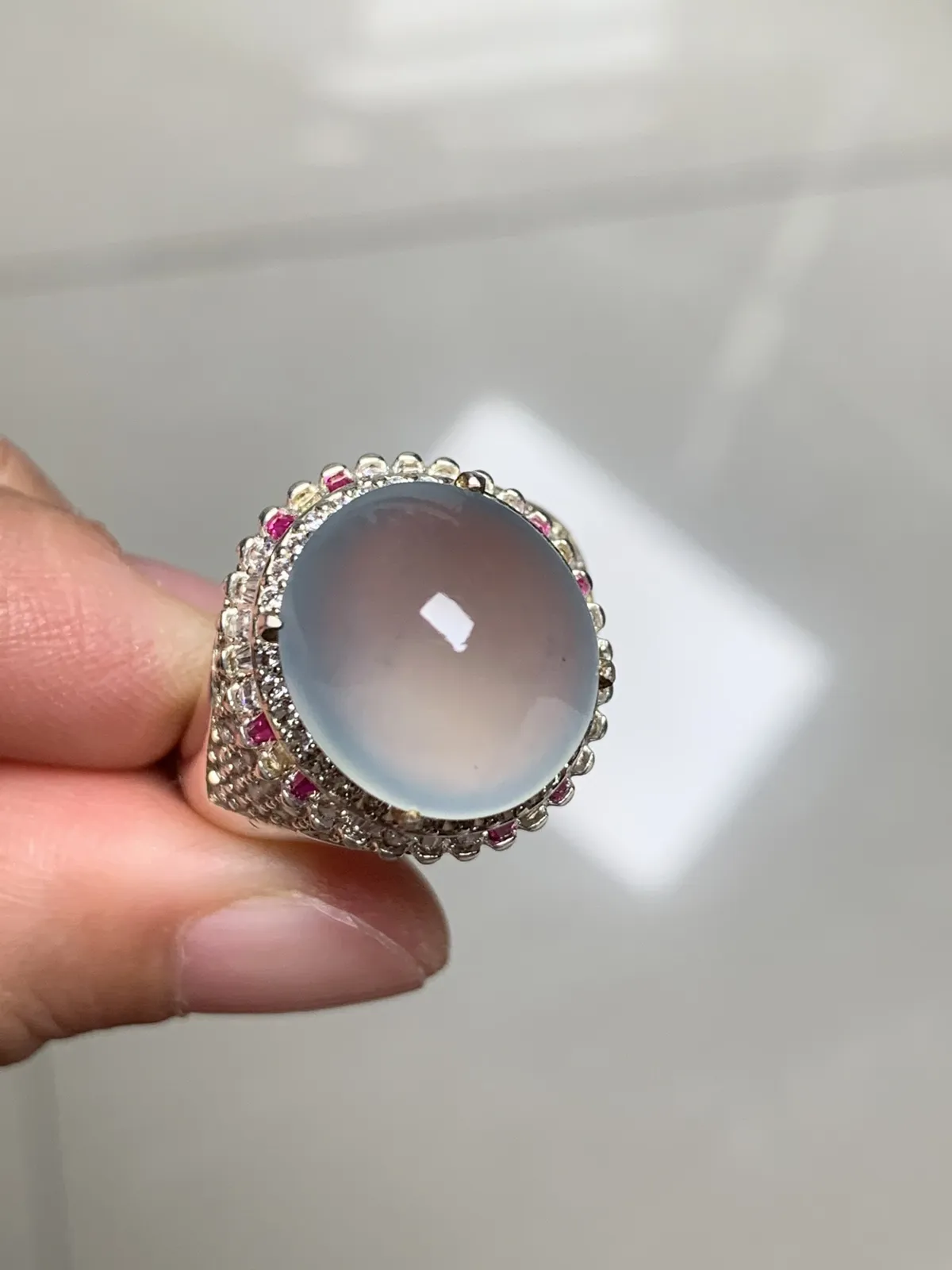 冰种馒头戒面
无纹裂，老坑种冰透水灵饱满圆润