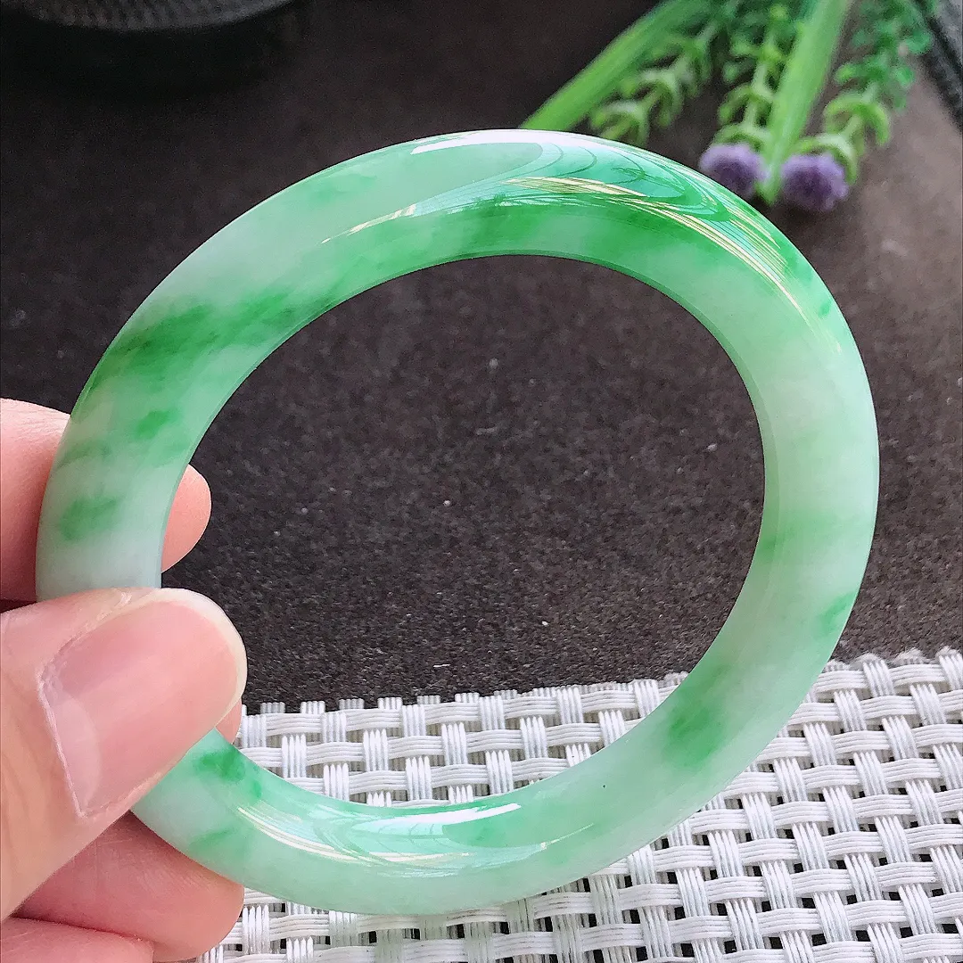 实拍A货翡翠54.8/10/9.8老坑精美飘阳绿圆条手镯翡翠玉镯手环
