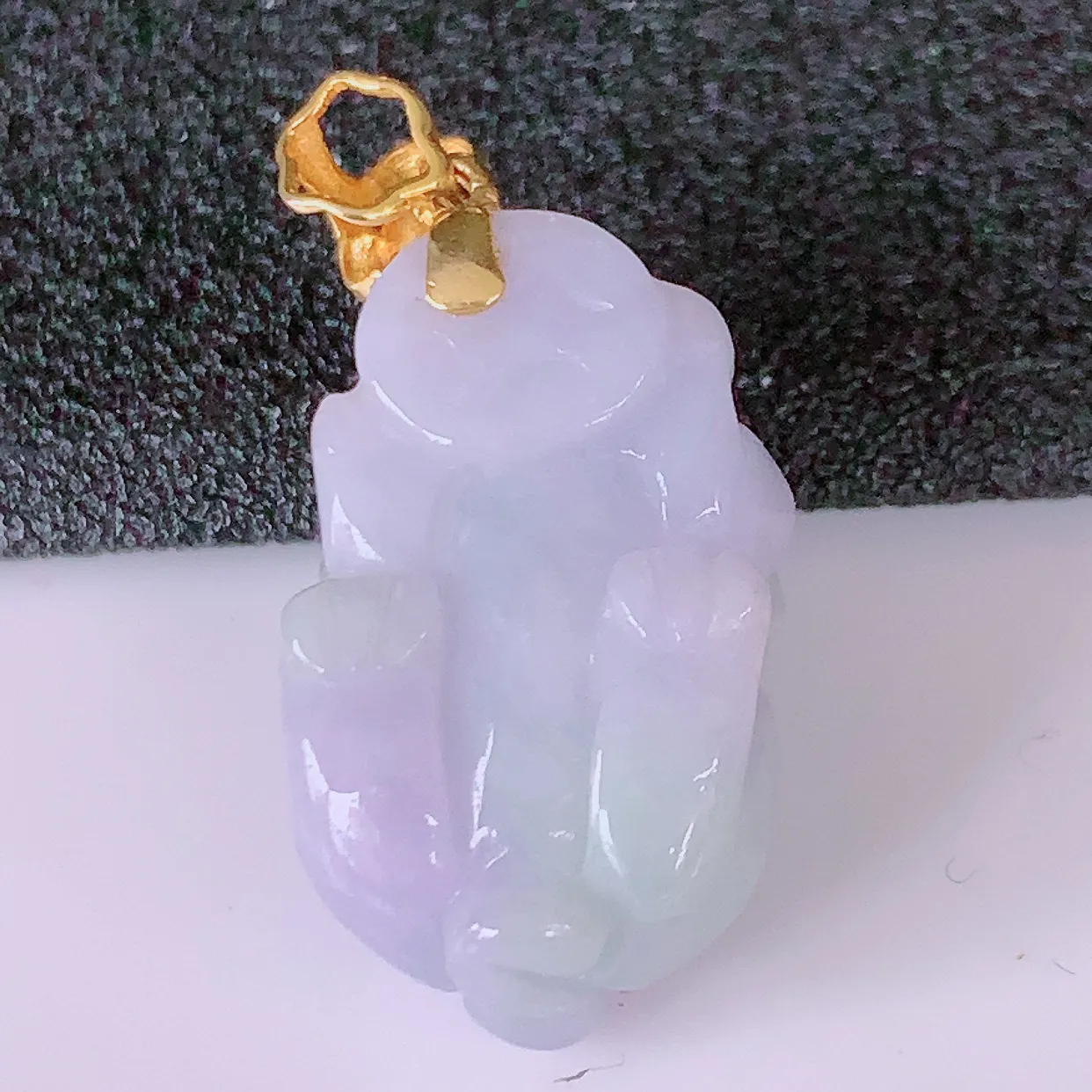 自然光实拍，18k金镶嵌冰润紫罗兰翡翠招财貔貅吊坠，沁人心脾，精致典雅的设计，为佩戴者，增添色彩，送礼自留都是佳品选择！#021.1整体27裸石21-12-10.5mm