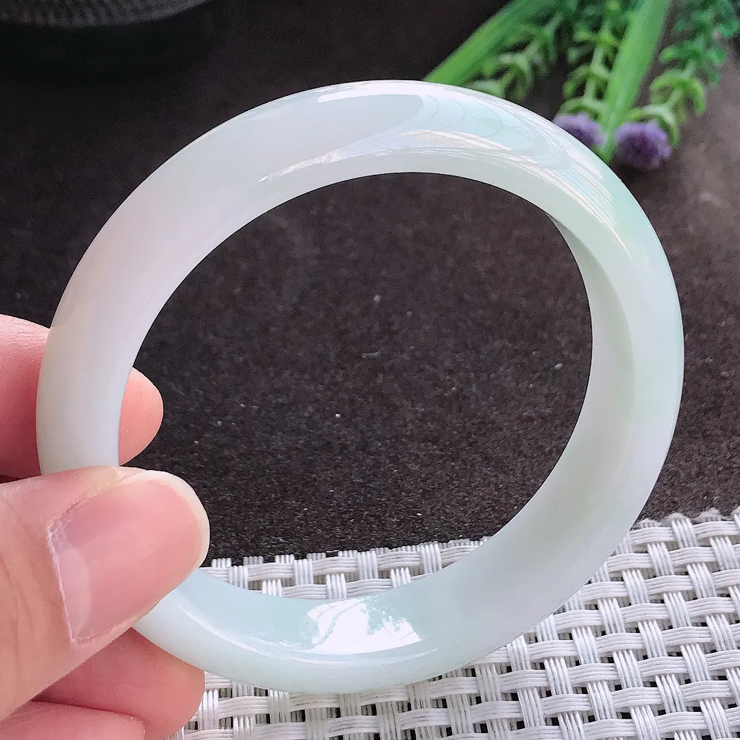 实拍A货翡翠56/13.4/7.9老坑秀气冰胶浅绿手镯宽边玉镯手环