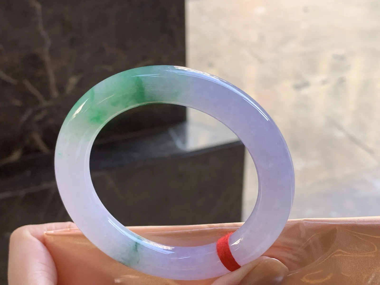 56-11.4

糯冰春彩圆条手镯^_^
颜色漂亮水润