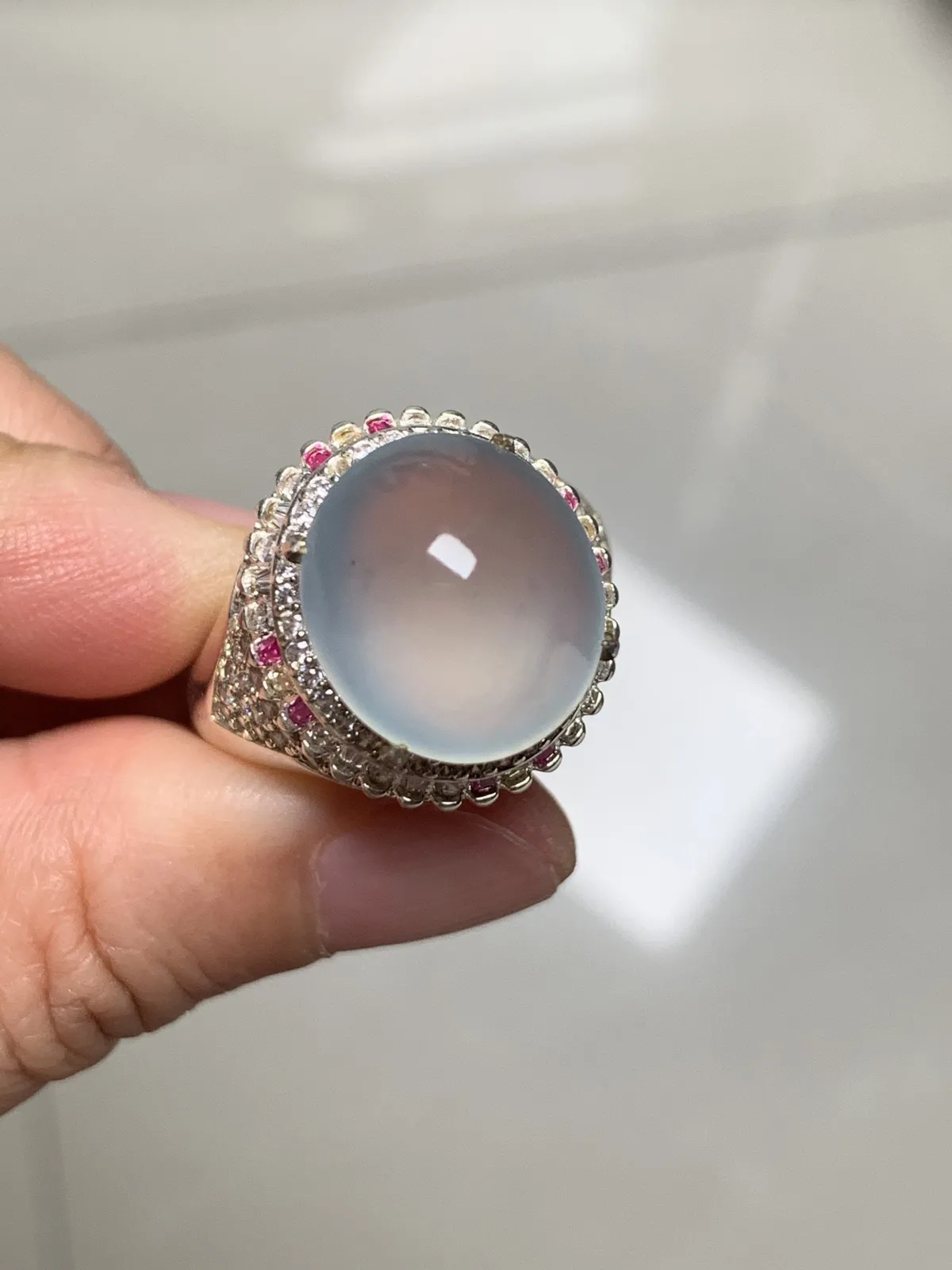 冰种馒头戒面
无纹裂，老坑种冰透水灵饱满圆润