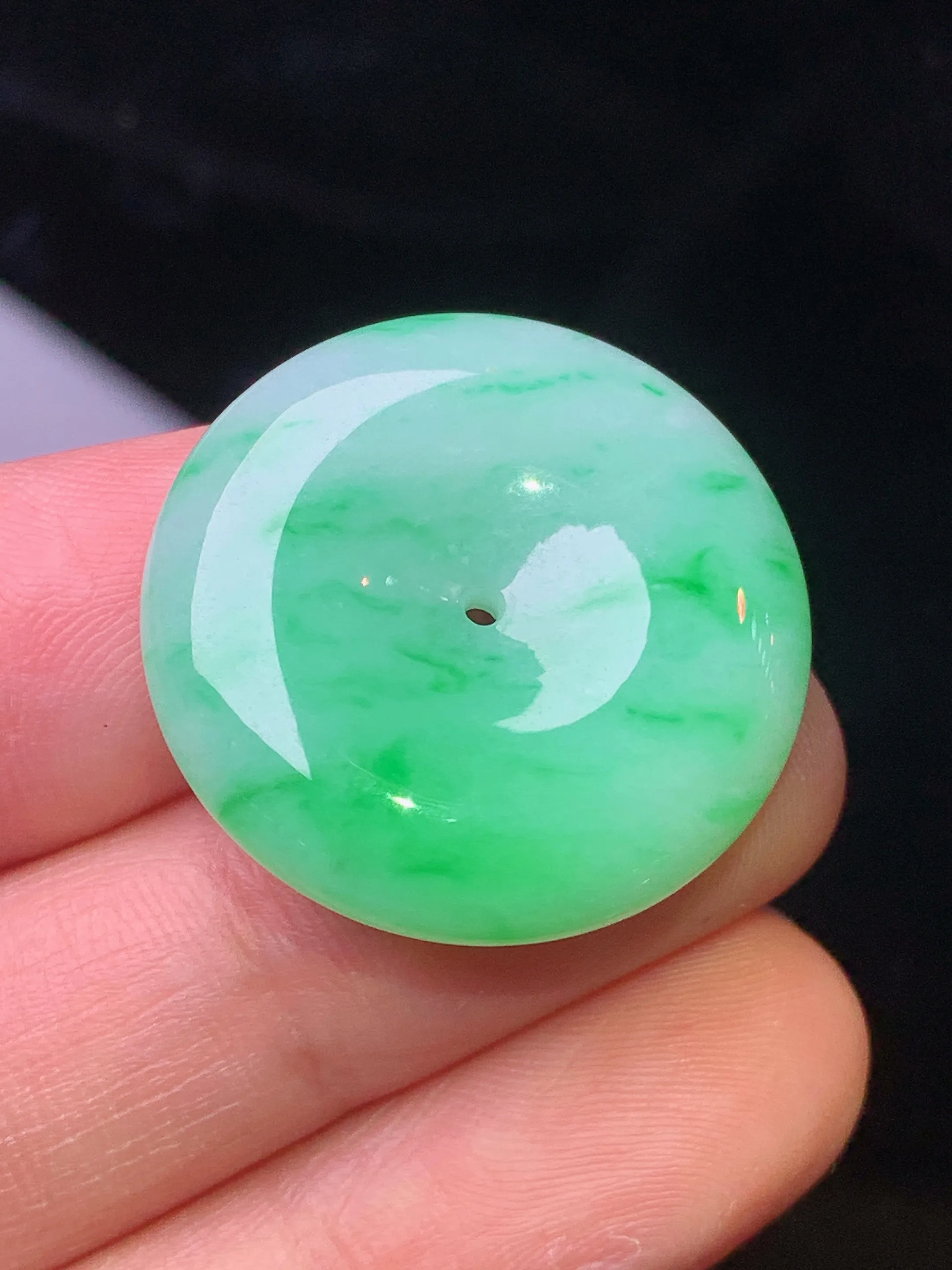 翠绿平安扣吊坠 玉质细腻 色泽艳丽清新 整体尺寸24.8*6