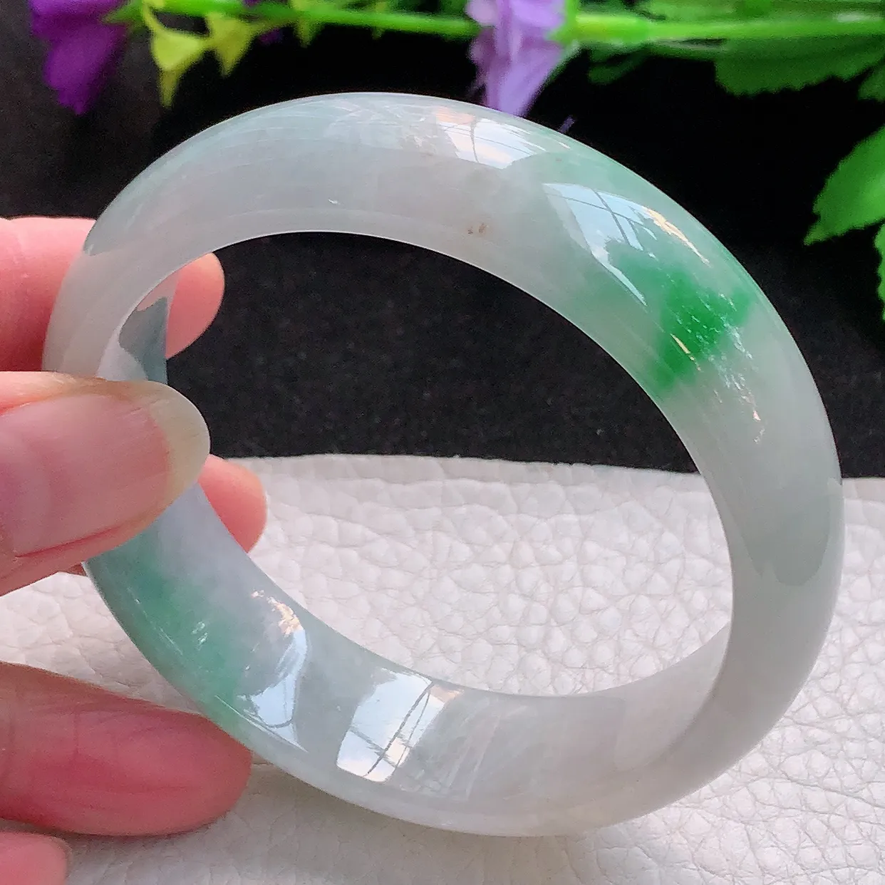 hy自然光59*17.6*8轮胎镯 天然缅甸翡翠飘绿丈气宽边珠宝玉手镯