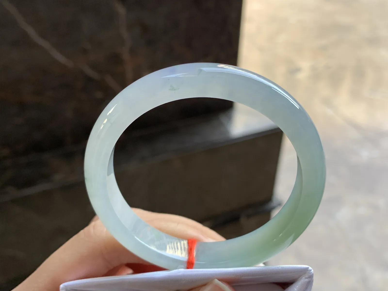 53.5-10.9-7.2

糯冰种手镯^_^清新细腻