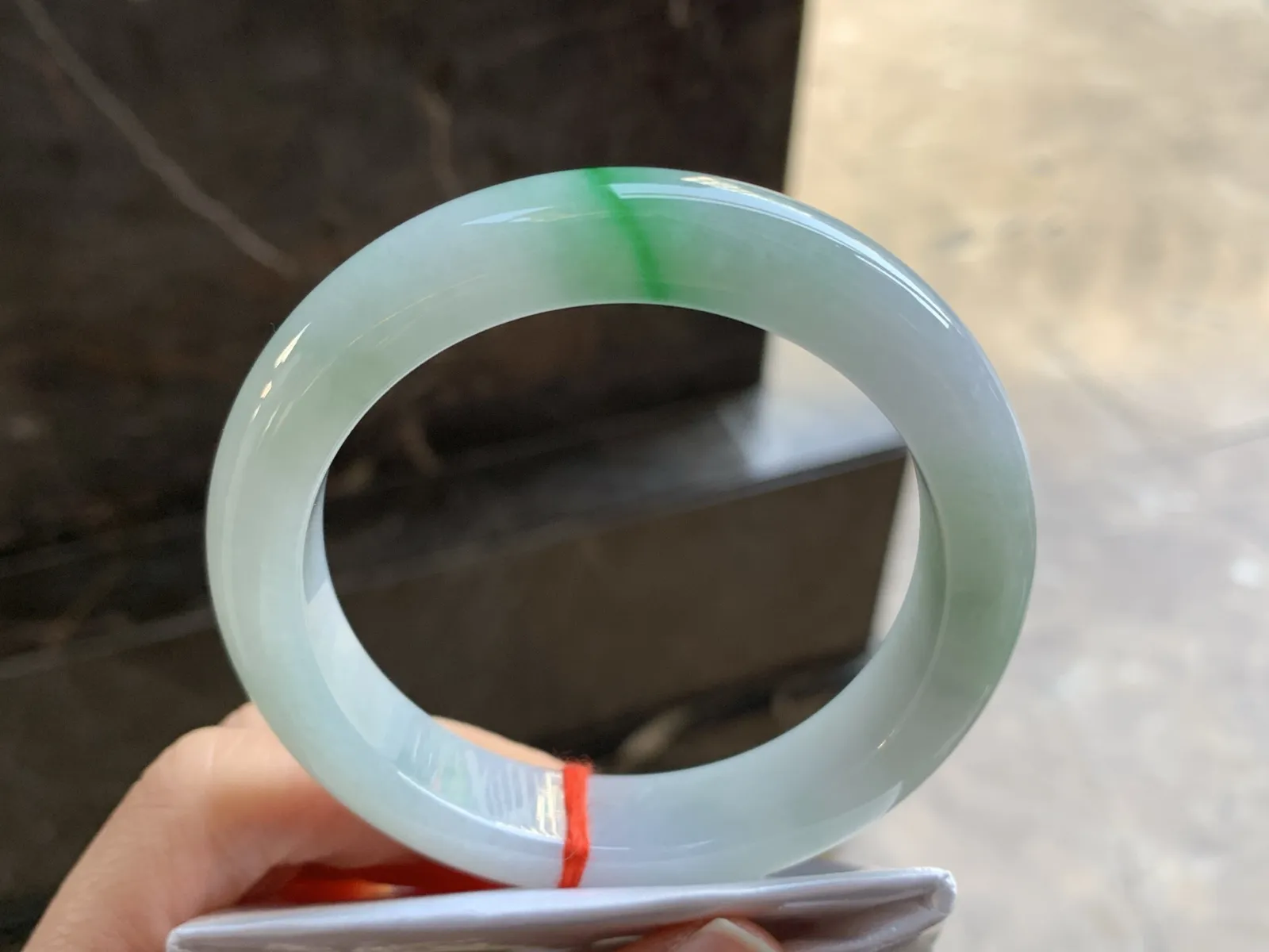 57-13-8

飘绿手镯^_^细腻