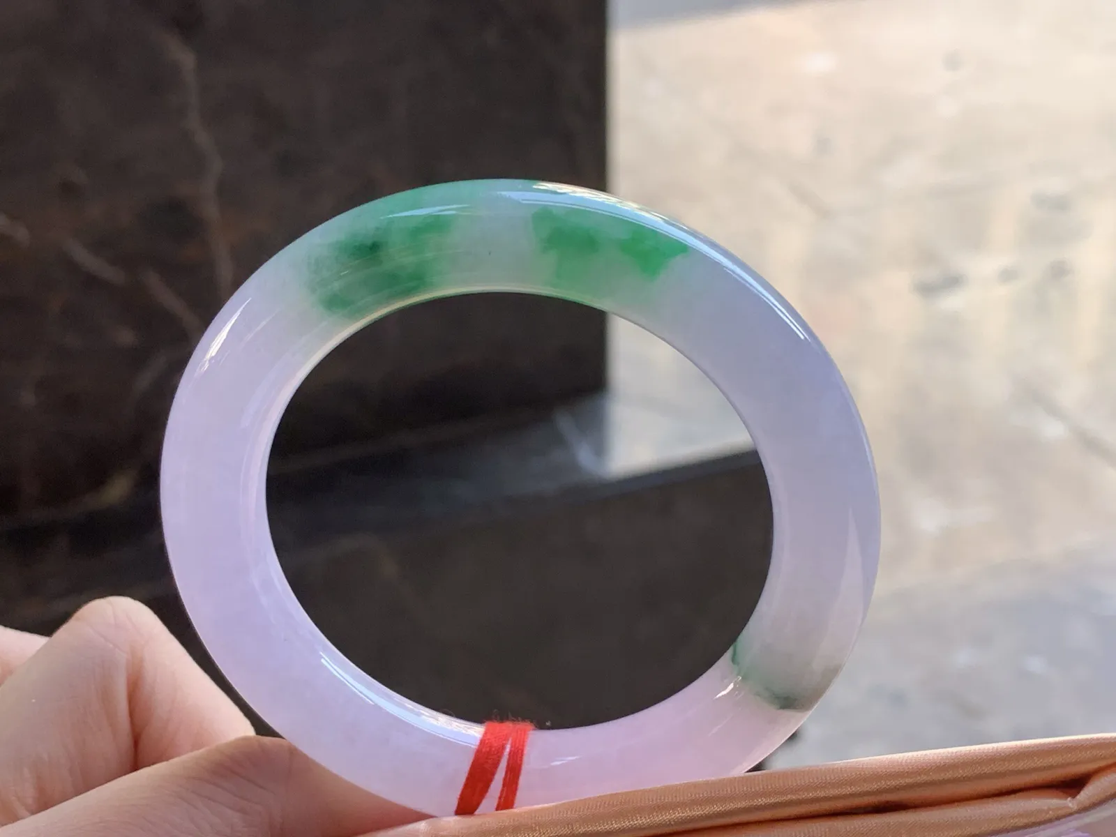 56-11.4

糯冰春彩圆条手镯^_^
颜色漂亮水润