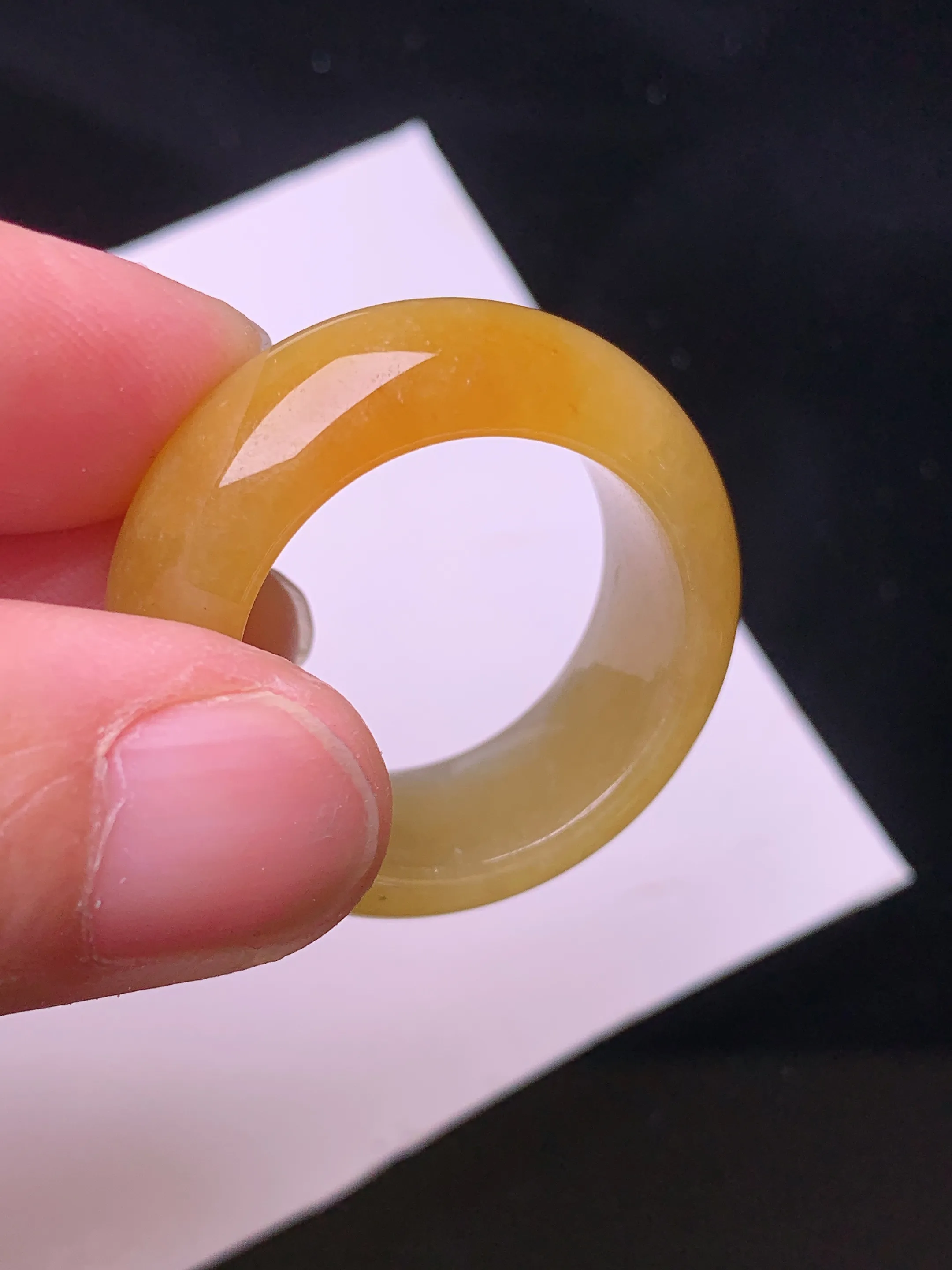 黄翡指环 玉质细腻 色泽艳丽清新 圈口24 整体尺寸30.2*9.8*5