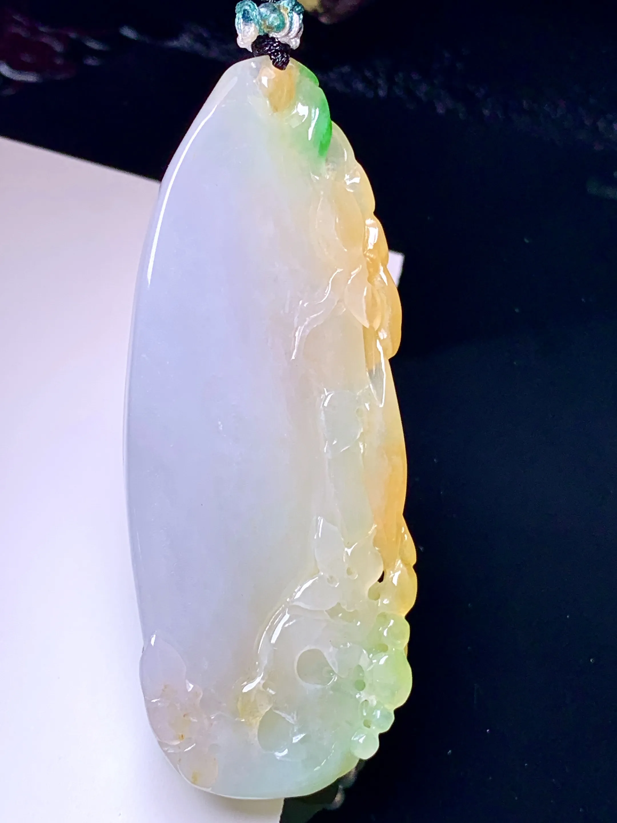 飘黄绿花开富贵吊坠 玉质细腻 色泽艳丽清新 整体尺寸57.6*23*12.5