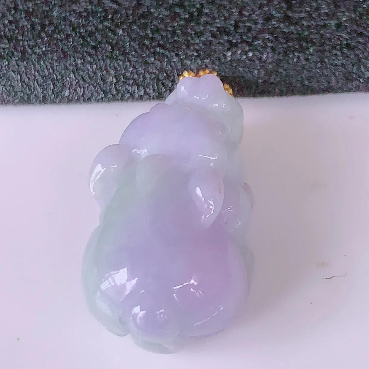 自然光实拍，18k金镶嵌冰润紫罗兰翡翠招财貔貅吊坠，沁人心脾，精致典雅的设计，为佩戴者，增添色彩，送礼自留都是佳品选择！#021.1整体27裸石21-12-10.5mm