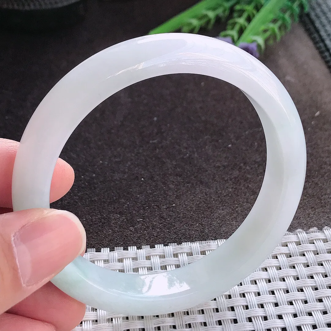 实拍A货翡翠59.5/12.1/8.1老坑秀气冰润白月光手镯宽边玉镯手环