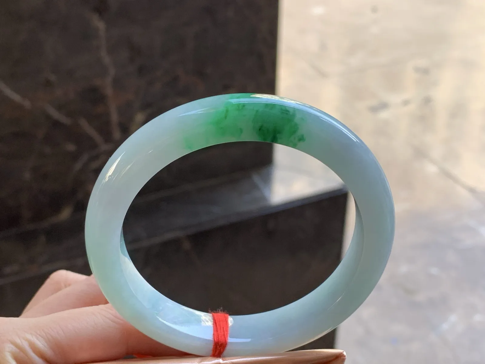 62-12-9.5

带色大圈手镯^_^
干净清爽