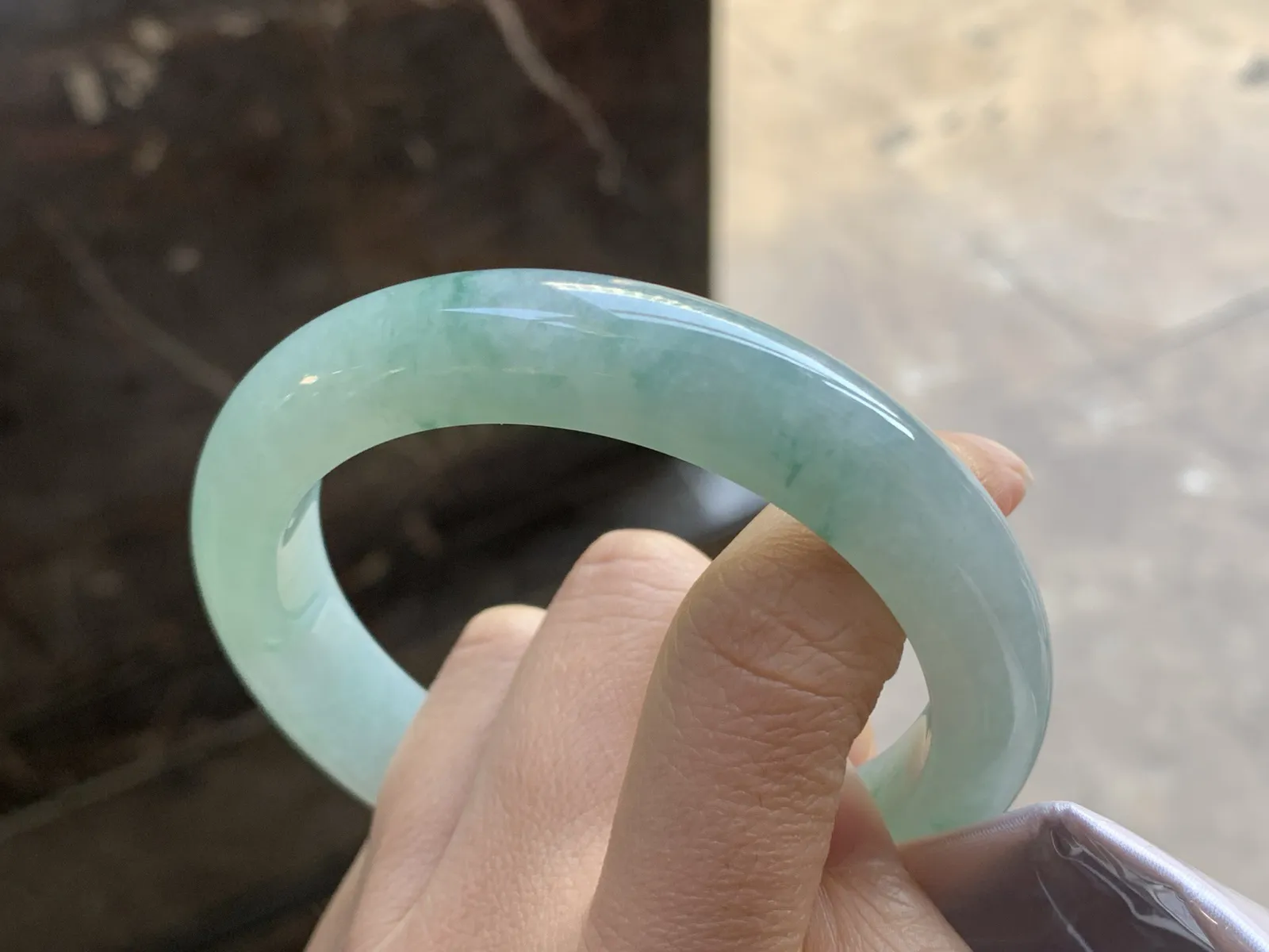 60-12.3-9.8

蓝花手镯^_^大圈 细腻