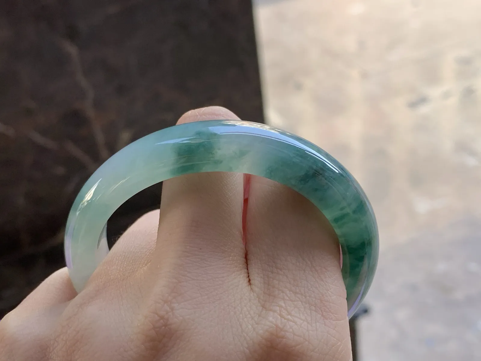 53.5-12.7-7.9

糯冰飘花贵妃镯^_^
种好水润