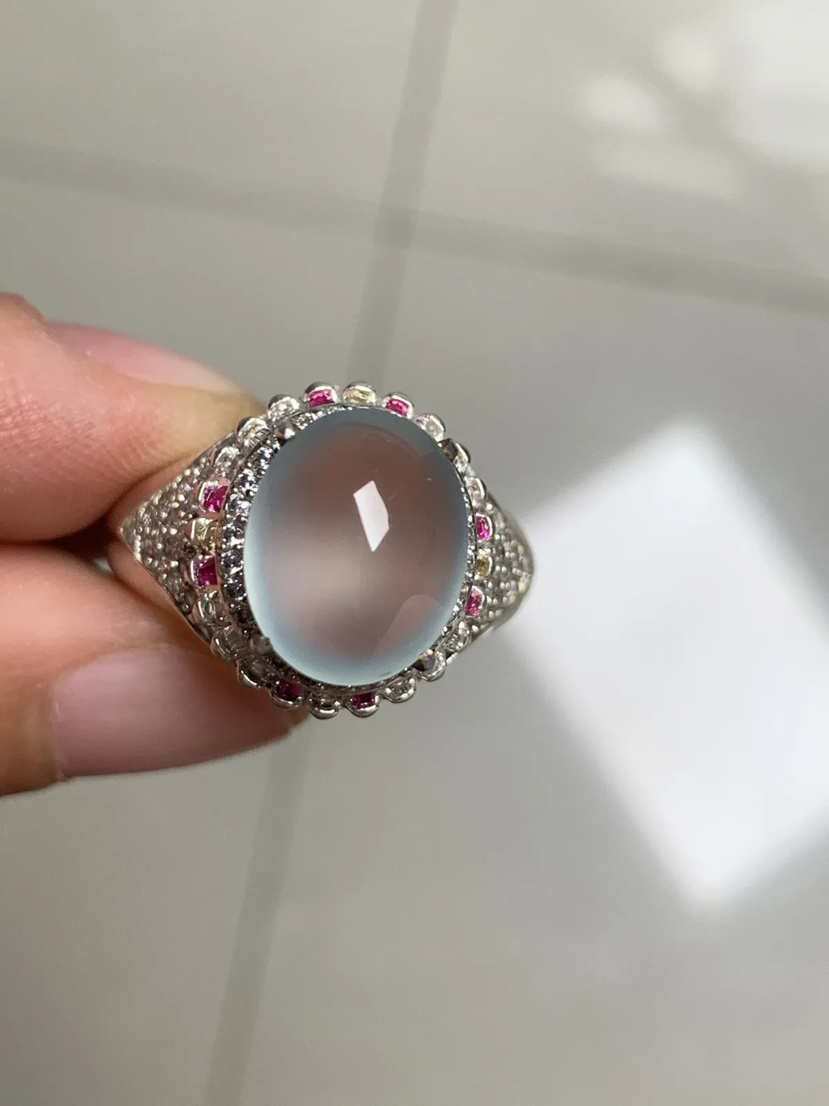 高冰戒面
无纹裂，老坑种钢性十足，纯净饱满品相