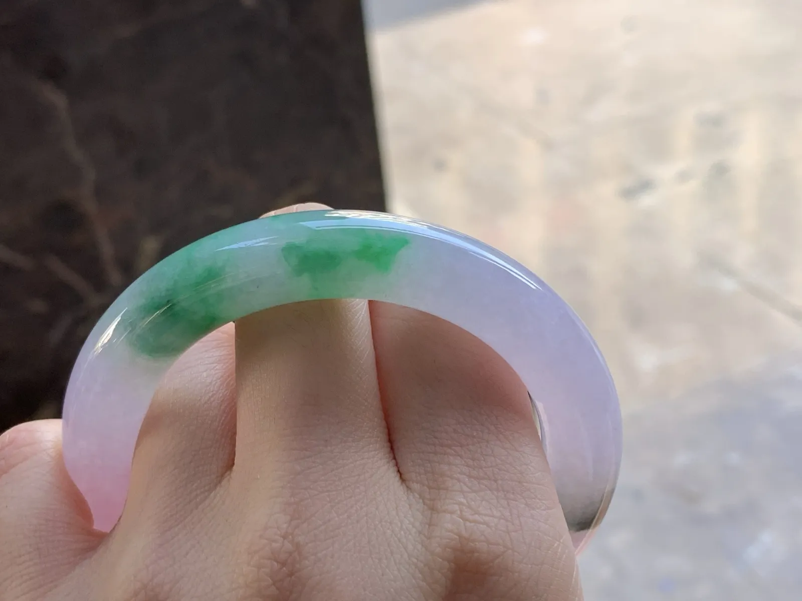 56-11.4

糯冰春彩圆条手镯^_^
颜色漂亮水润