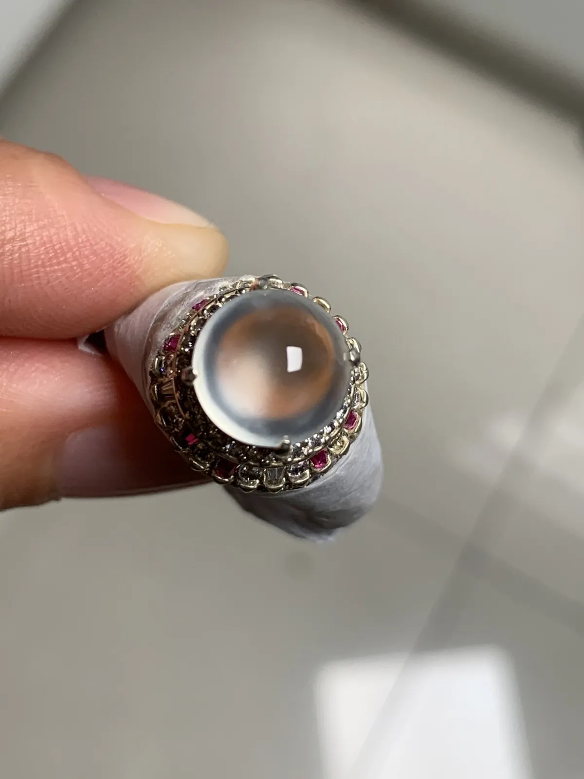 高冰玻璃种正圆馒头戒面
无纹裂，老坑种强荧光，钢性十足饱满圆润品相