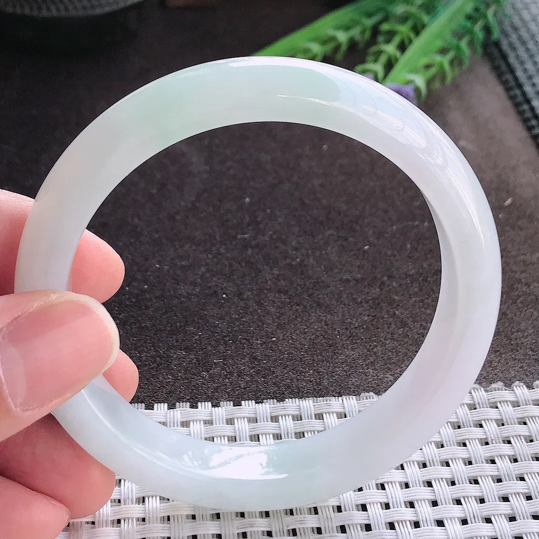 实拍A货翡翠59.5/12.1/8.1老坑秀气冰润白月光手镯宽边玉镯手环