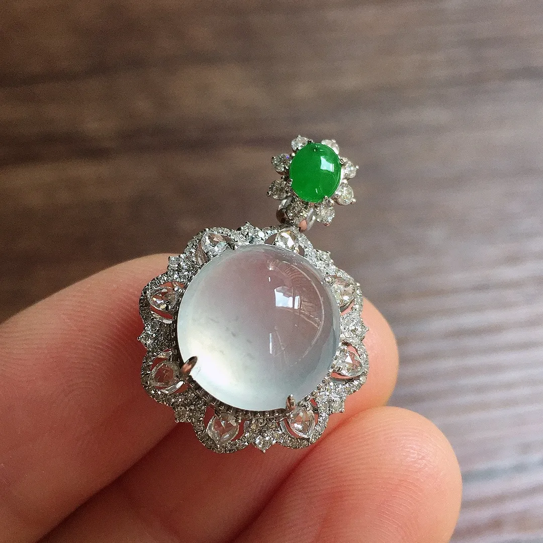 冰种蛋面吊坠，18k金镶嵌，冰润饱满，玉质细腻，种水足，Wx 尺寸26.2*18*11.8