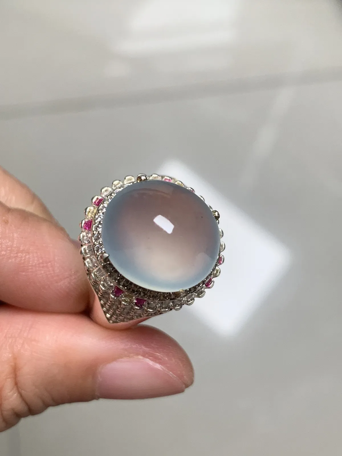 冰种馒头戒面
无纹裂，老坑种冰透水灵饱满圆润