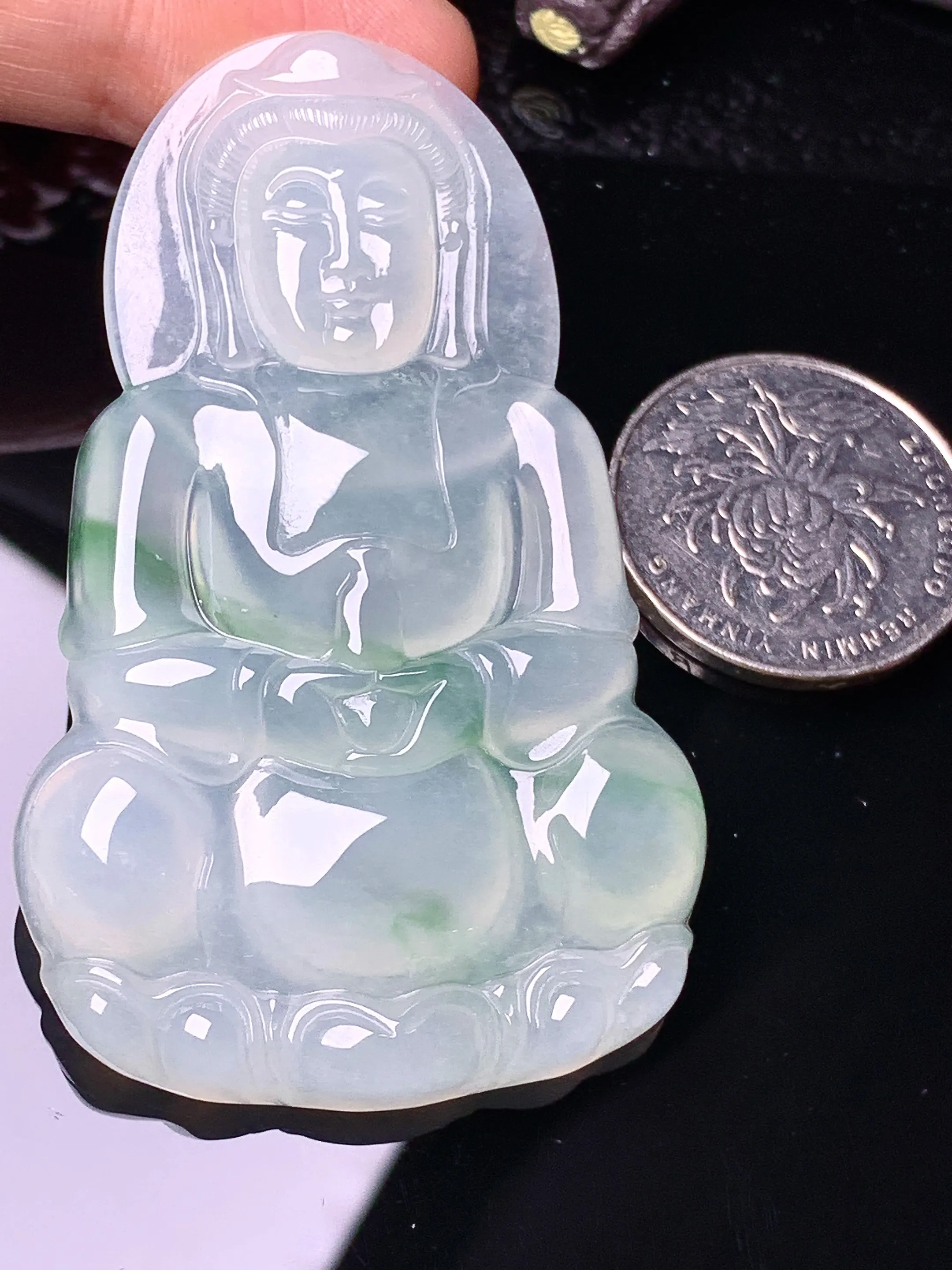 冰种飘绿观音菩萨吊坠 玉质细腻 色泽艳丽清新 整体尺寸64.2*40.5*6