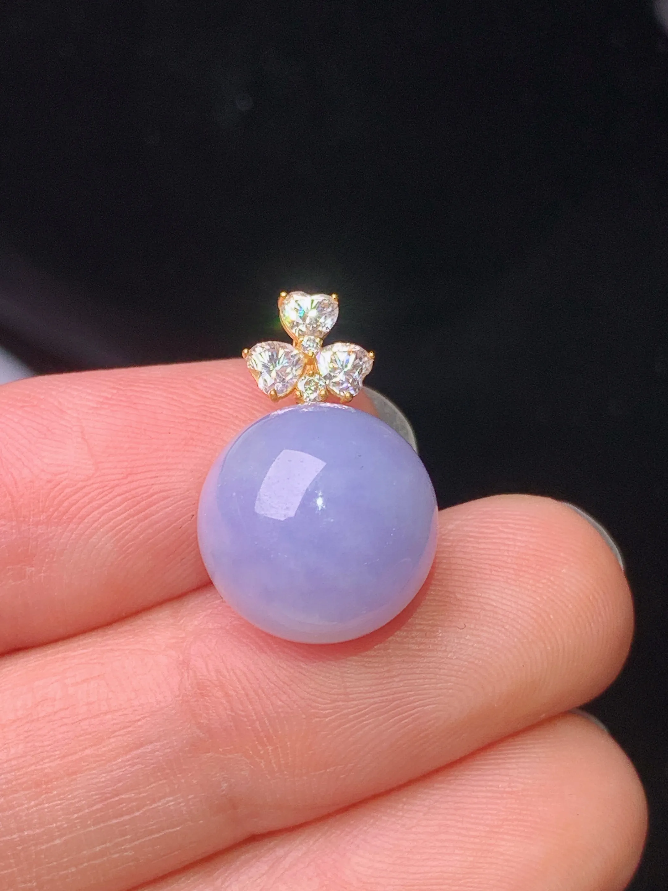 18k金莫桑钻镶嵌紫罗兰圆珠吊坠 玉质细腻 色泽艳丽清新 整体尺寸19*12.3