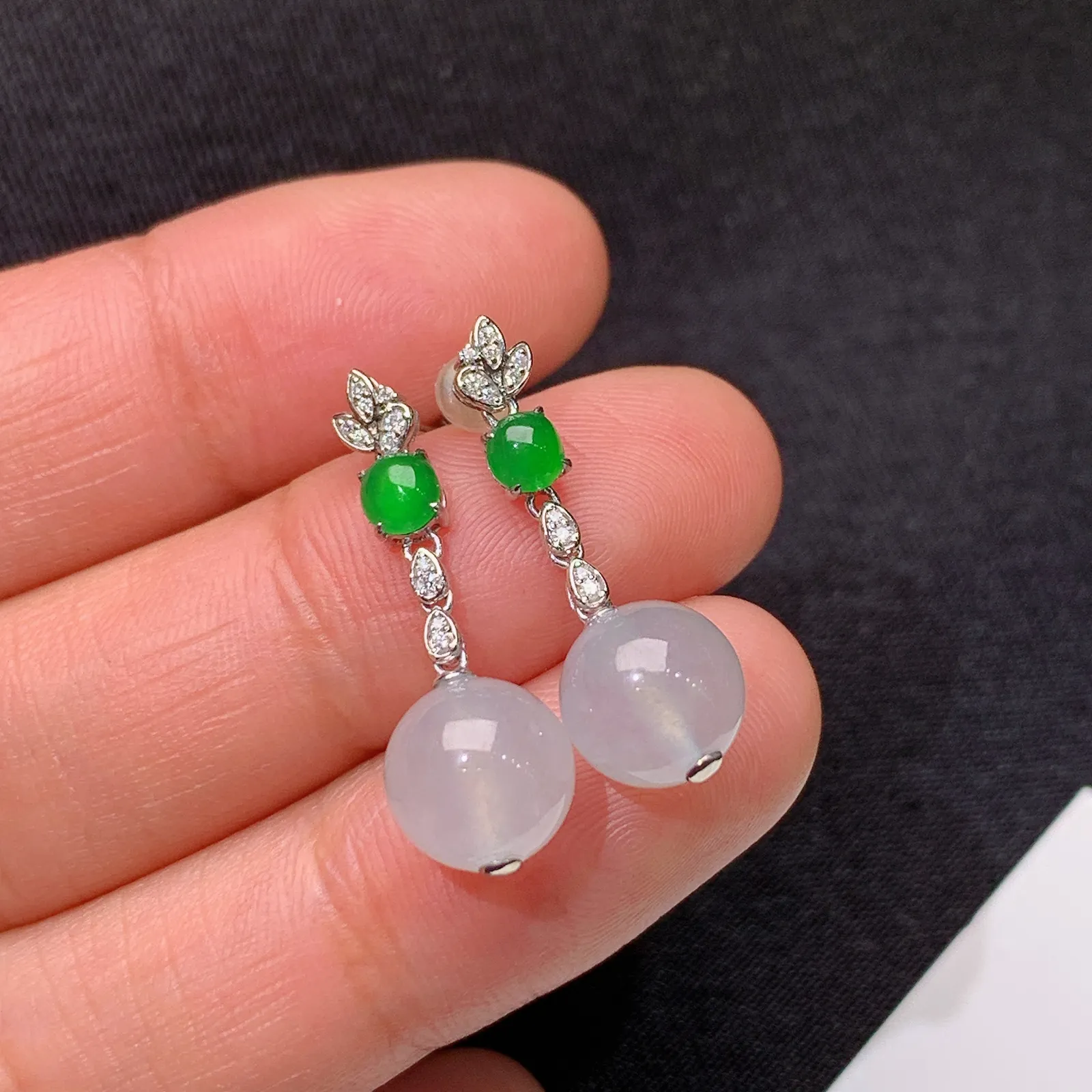 冰种圆珠耳坠，18k金镶嵌，温润细腻，简约时尚，冰润细腻，种水足，Of 直径7.9