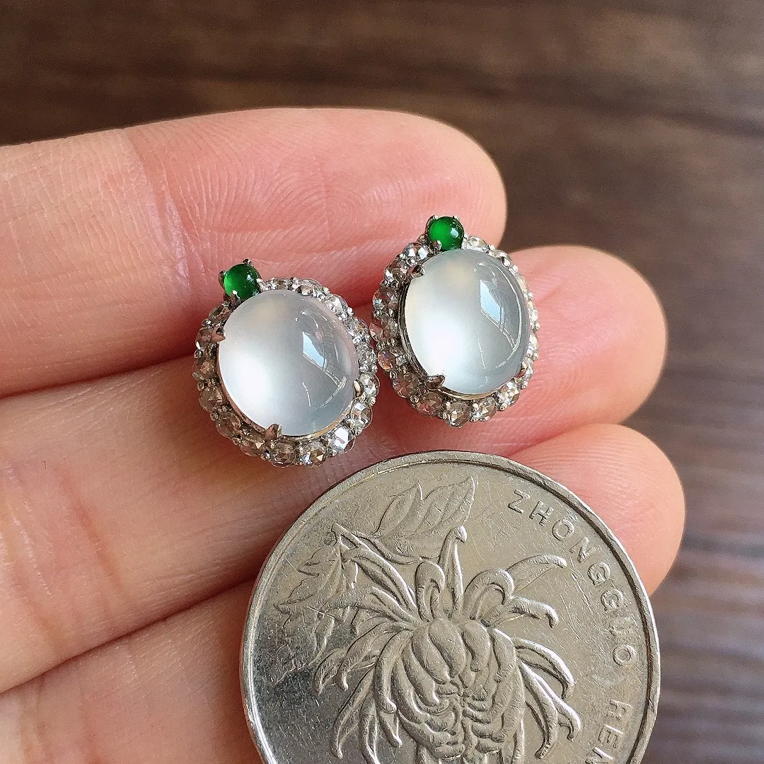 冰种蛋面耳钉，18k金镶嵌，简约精致，冰润细腻，种水足，Lj 尺寸8.4*7.3*3.6