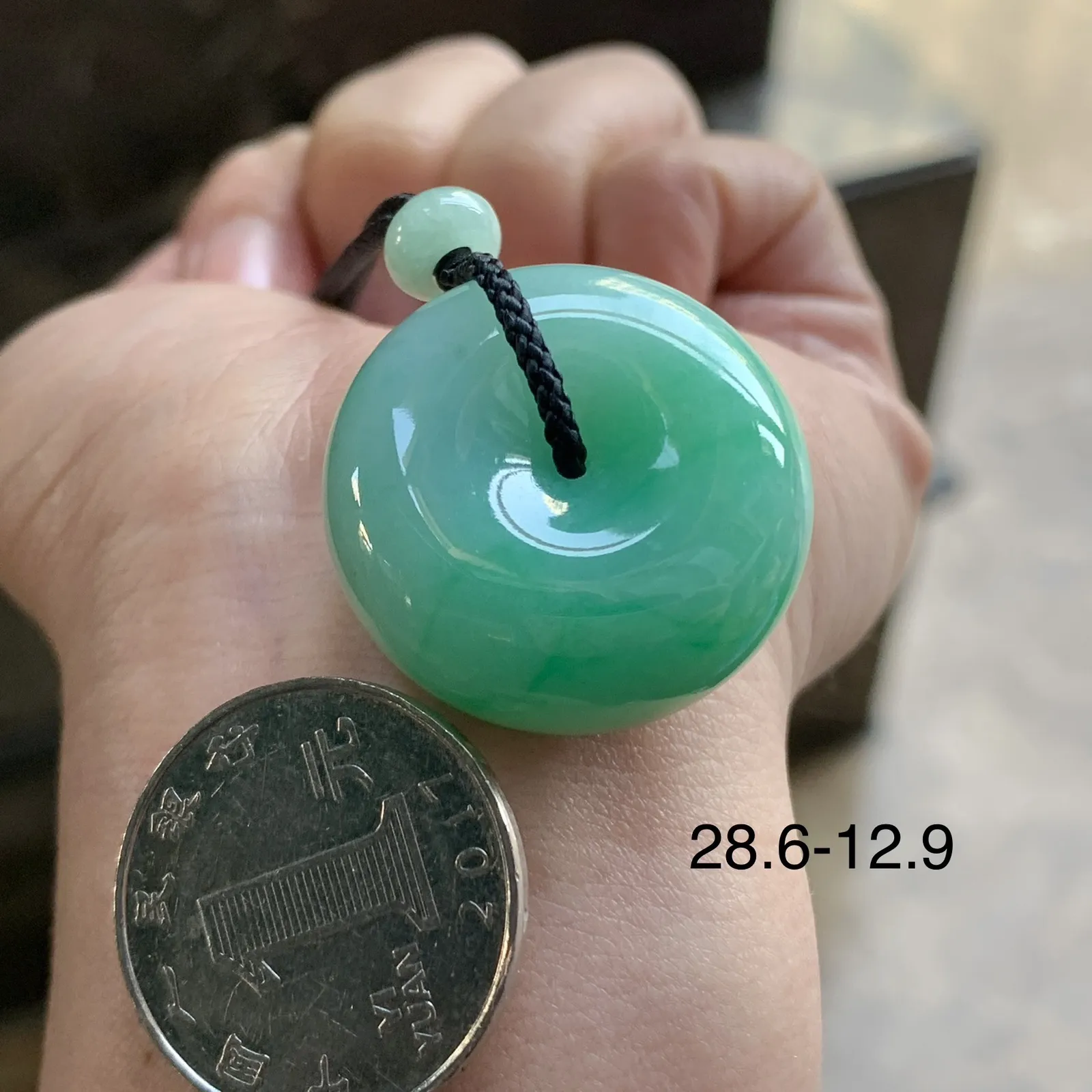 绿色肉扣^_^鲜艳 玉质温润