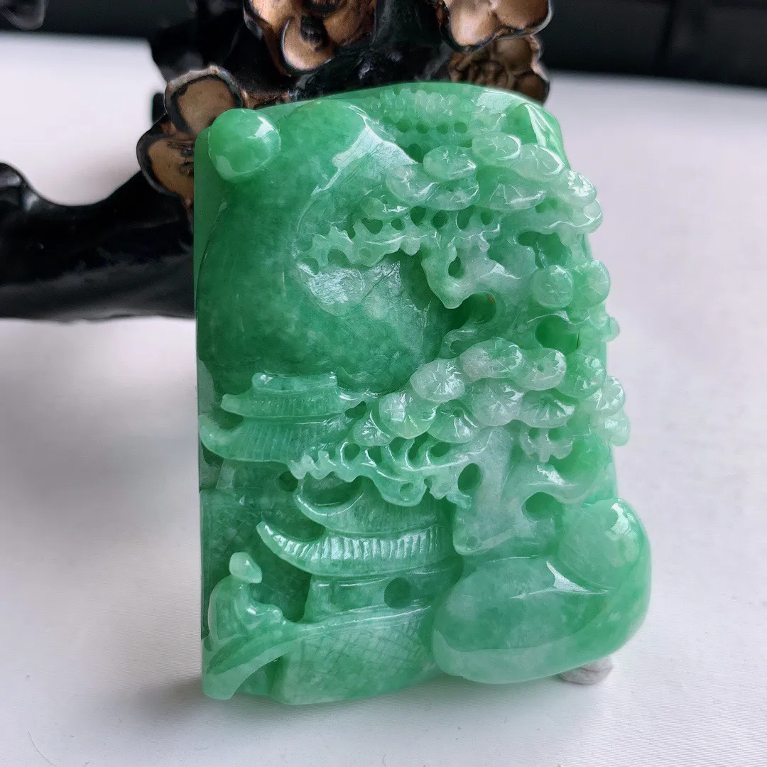 冰润满绿翡翠山水牌吊坠 寓意“常青、背靠大山、水（财）长流 平安之意”生机盎然的翠意，一眼既心醉 ，