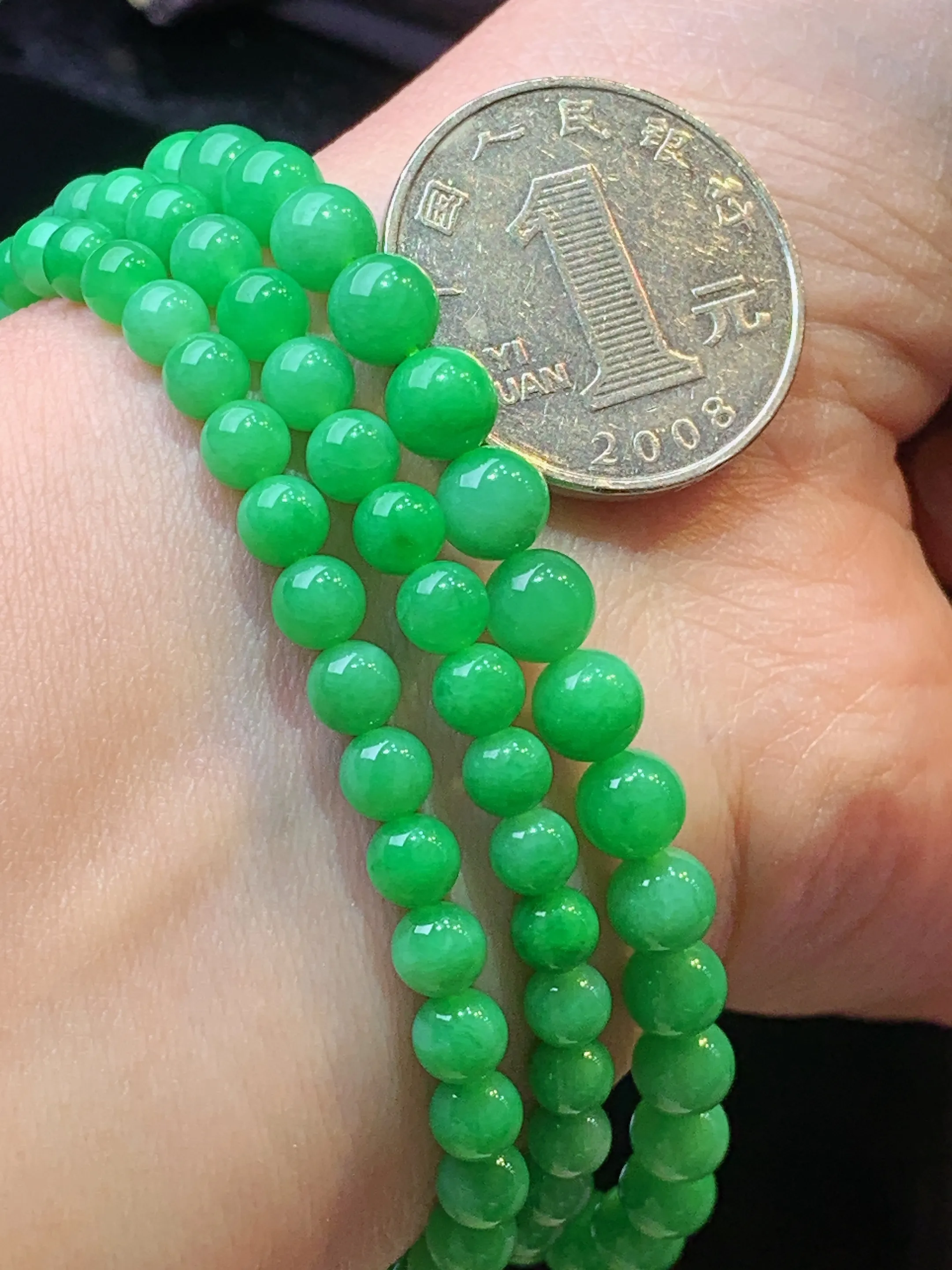 翠绿圆珠项链 玉质细腻 色泽艳丽清新 整体尺寸6