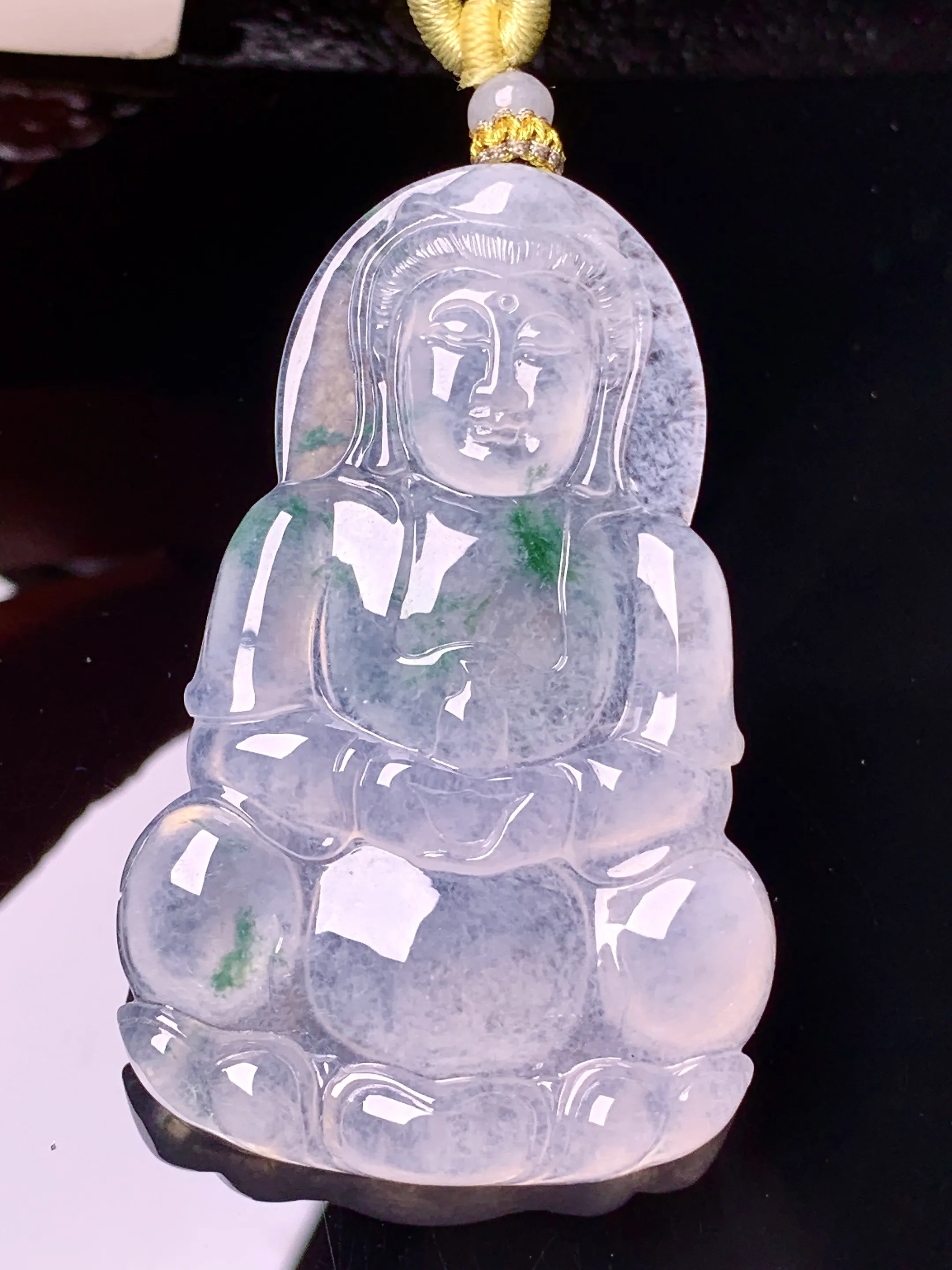 冰种飘绿观音菩萨吊坠 玉质细腻 色泽艳丽清新 整体尺寸58.3*37*5.5