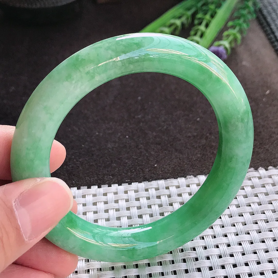 实拍A货翡翠55.5/11.3/11老坑精美温润满绿圆条手镯玉镯手环