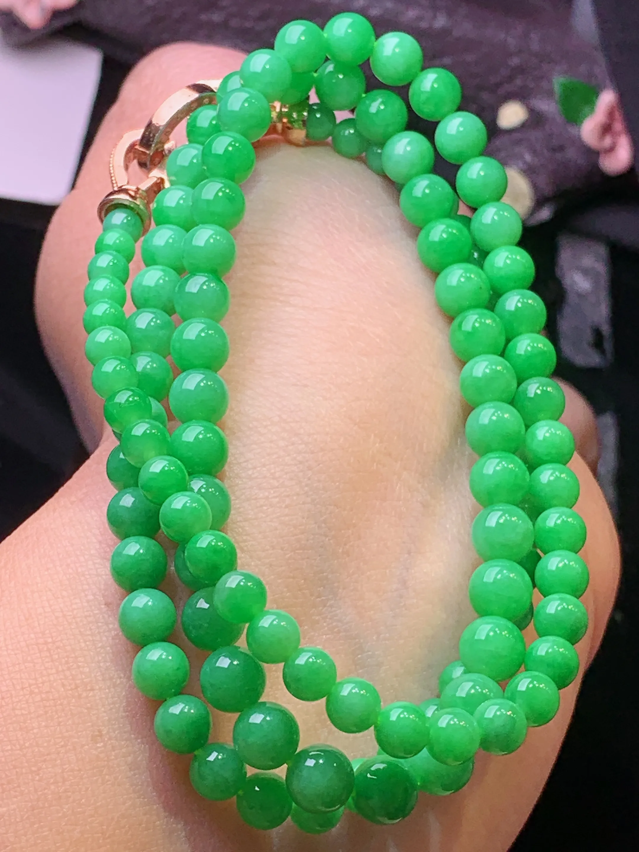 翠绿圆珠项链 玉质细腻 色泽艳丽清新 整体尺寸6