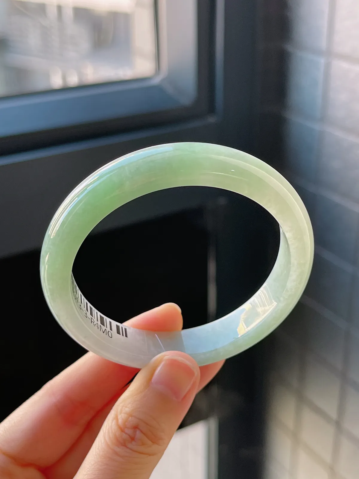 正圈55.1圈口，翡翠糯化种淡绿色手镯