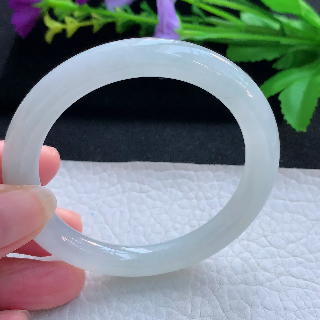 n实拍54.5*8.8美人镯 天然缅甸翡翠玉手镯冰纯秀气圆条叮当镯