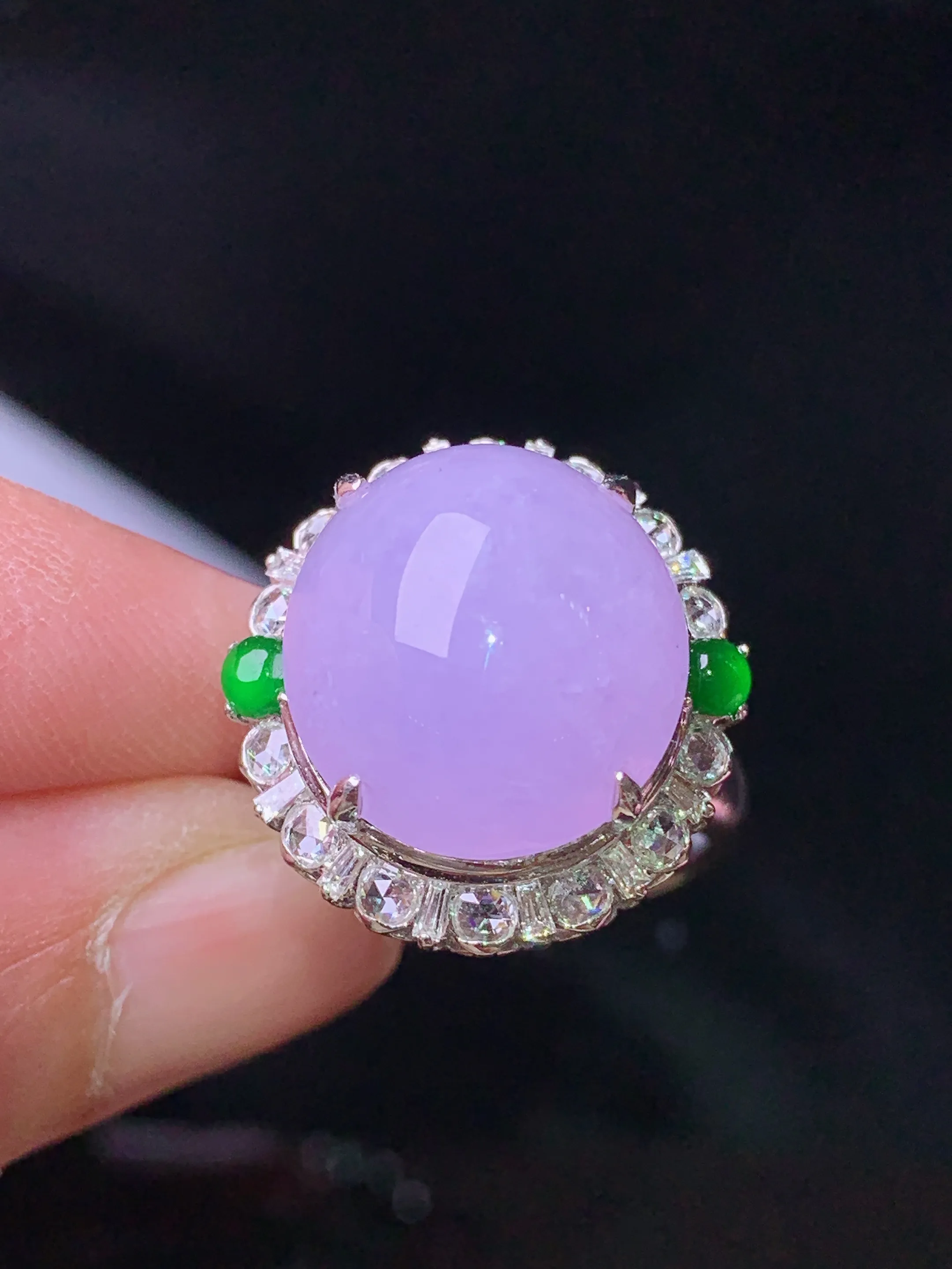 18k金钻镶嵌紫罗兰蛋面吊坠 玉质细腻 色泽艳丽清新 圈口14 整体尺寸19.3*18.5*14.8