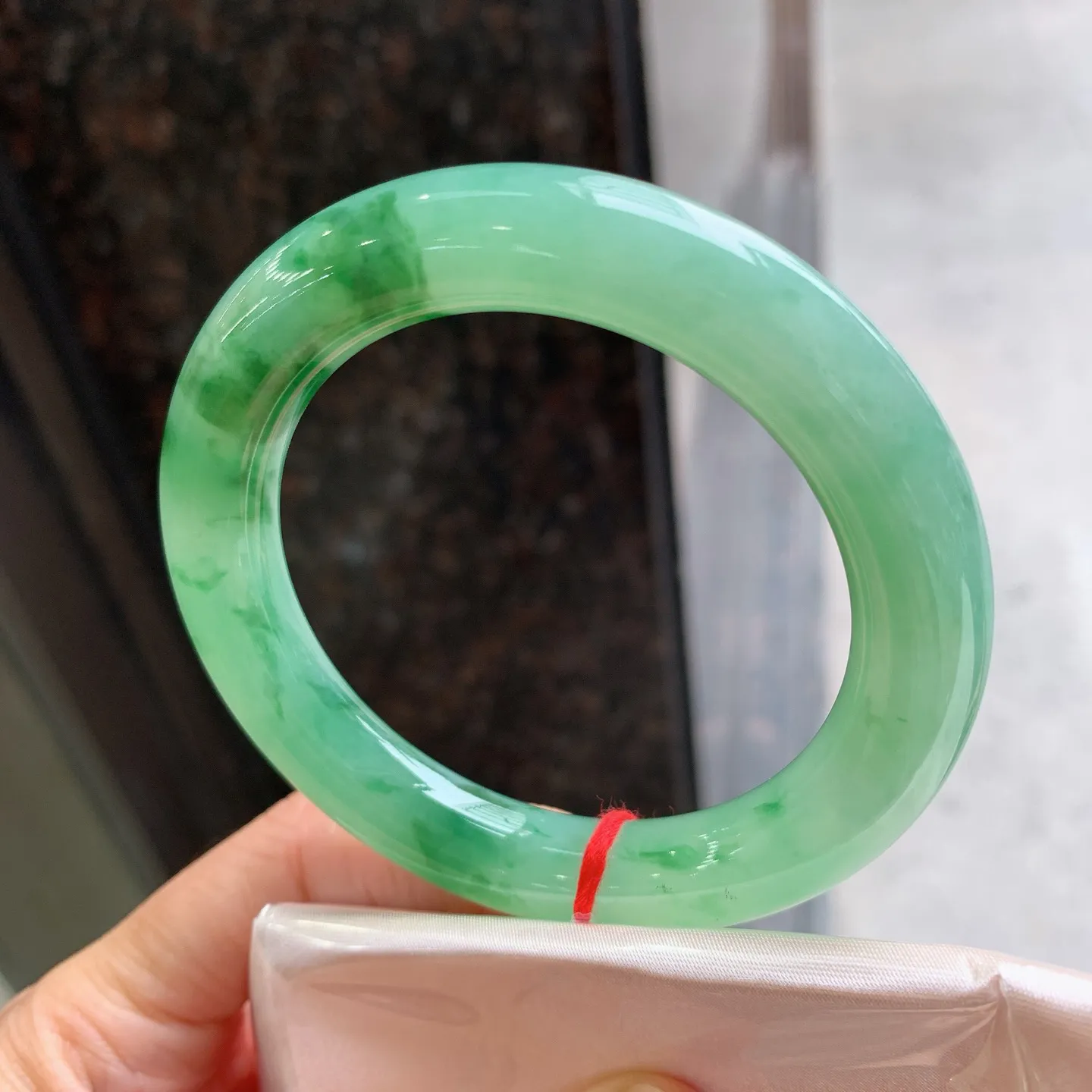 圆条芙蓉底飘绿花 无瑕 尺寸：55.2/11 细腻