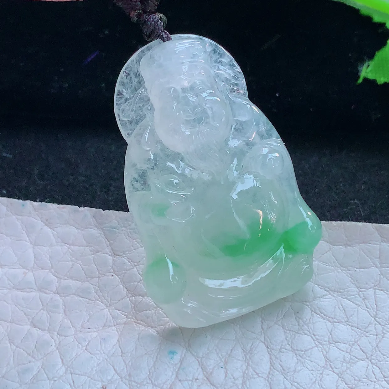 px实拍36.2*24*6.8缅甸翡翠精雕飘阳绿财神爷  财爷玉挂件 玉吊坠