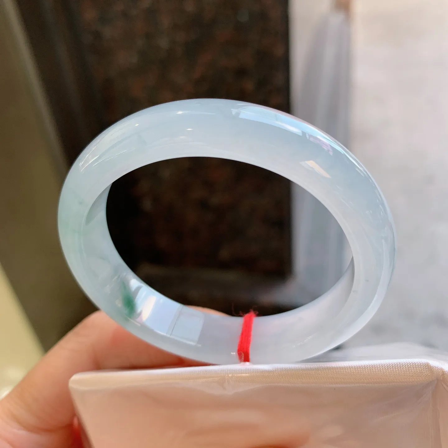 贵妃冰飘花 无瑕 尺寸：53/47/11.6/7.3 小圈口